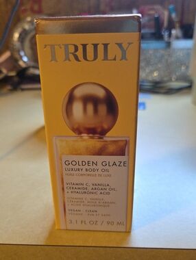 TRULY Golden Glaze Luxury Body Oil – Gold and Metallic